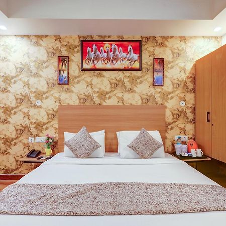 Hotel Red York By Byob Hotels Noida Esterno foto