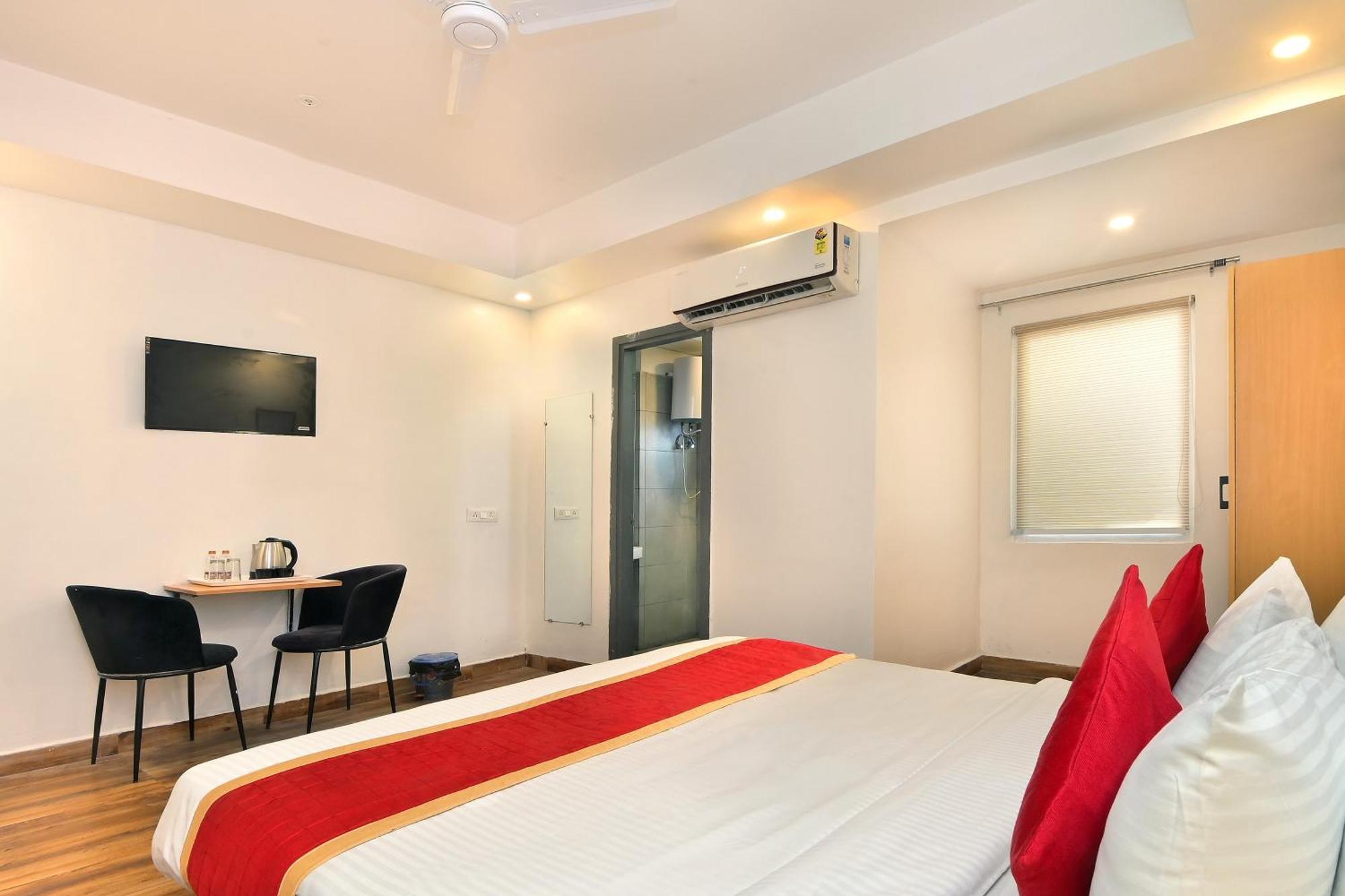 Hotel Red York By Byob Hotels Noida Esterno foto