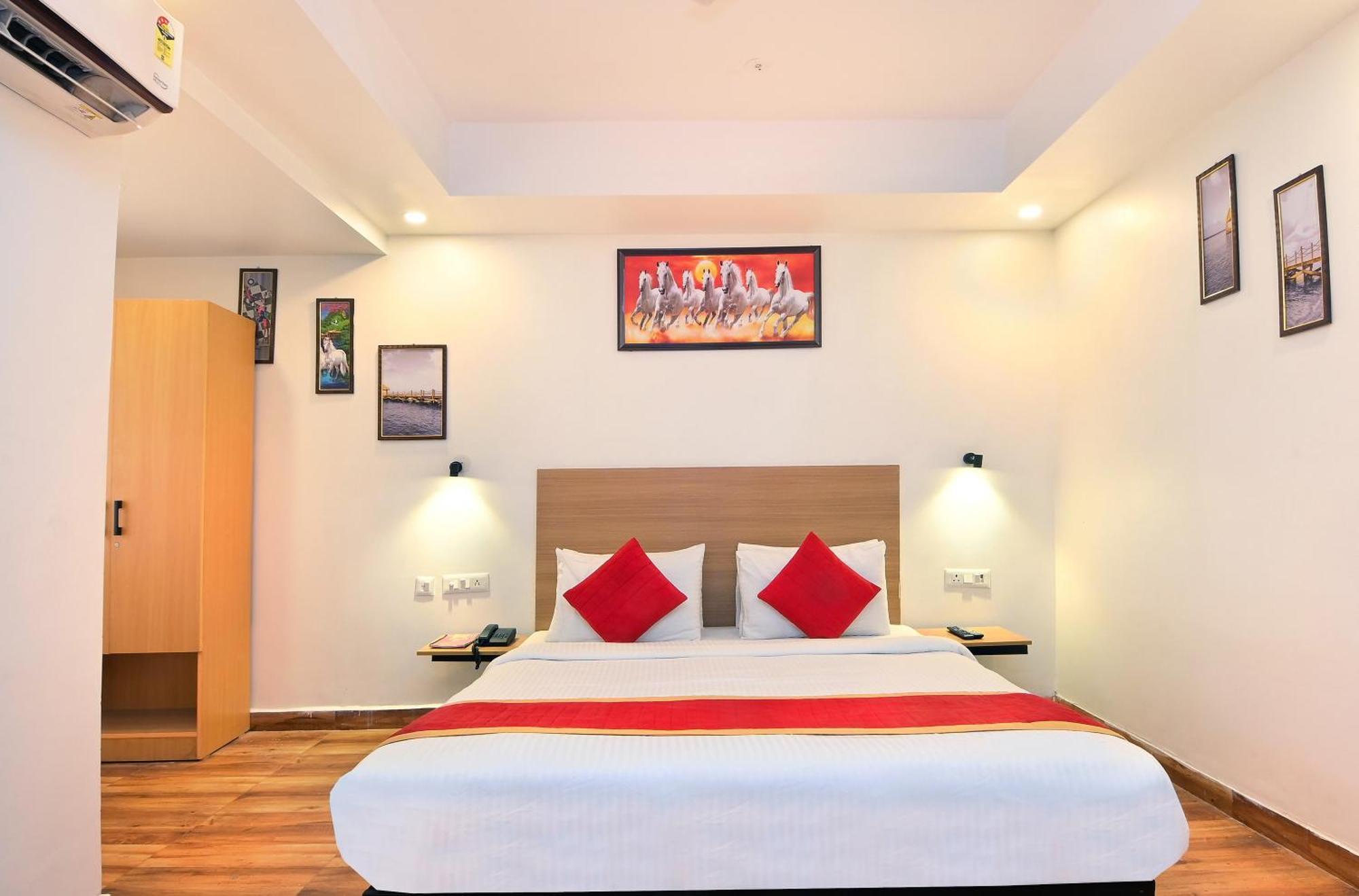 Hotel Red York By Byob Hotels Noida Esterno foto