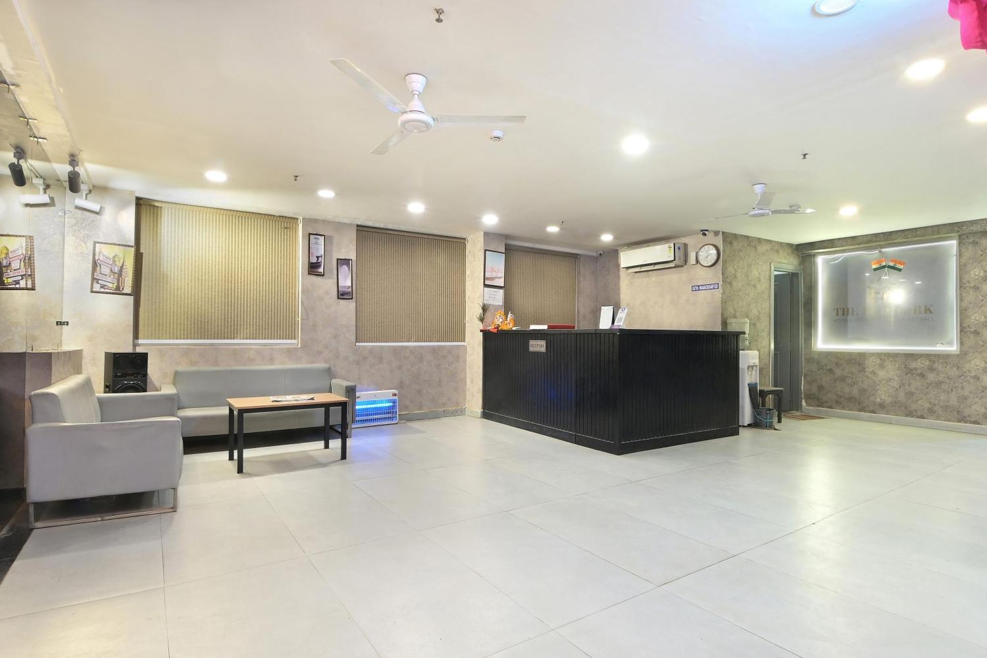 Hotel Red York By Byob Hotels Noida Esterno foto