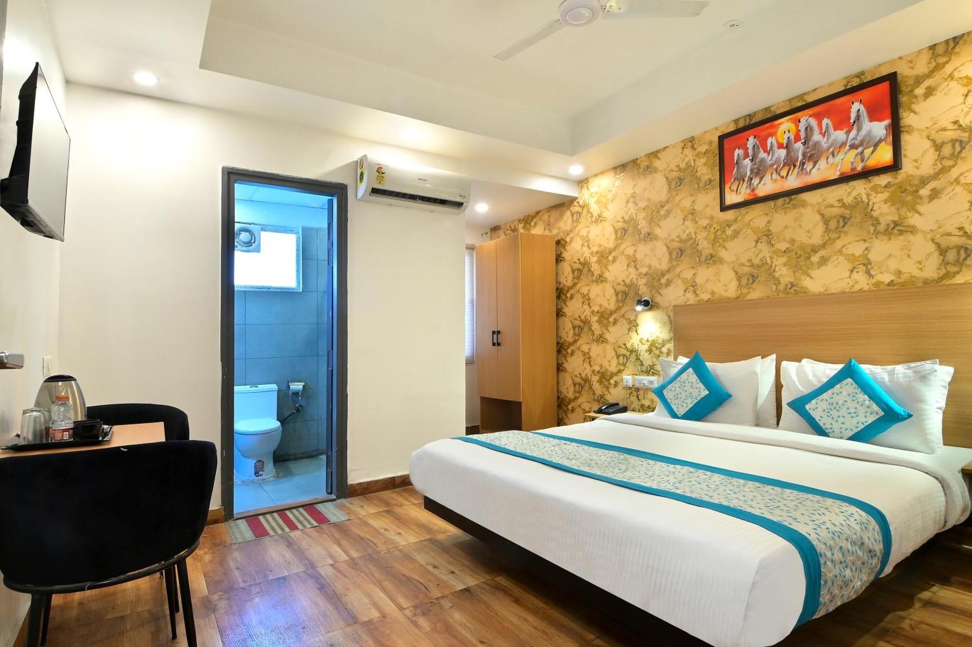 Hotel Red York By Byob Hotels Noida Esterno foto