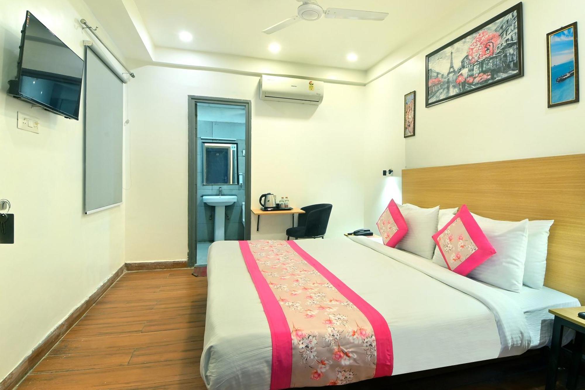 Hotel Red York By Byob Hotels Noida Esterno foto