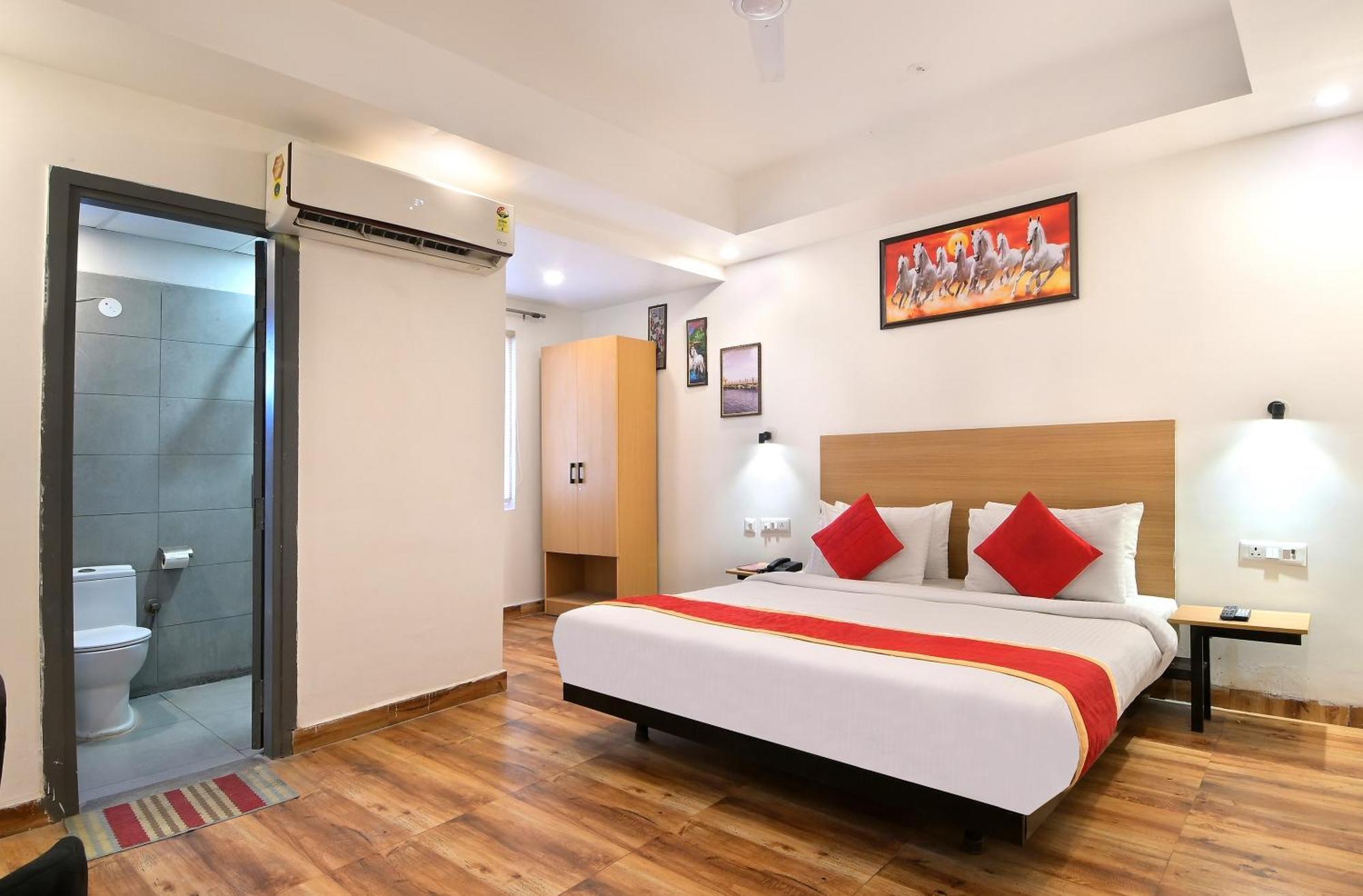 Hotel Red York By Byob Hotels Noida Esterno foto