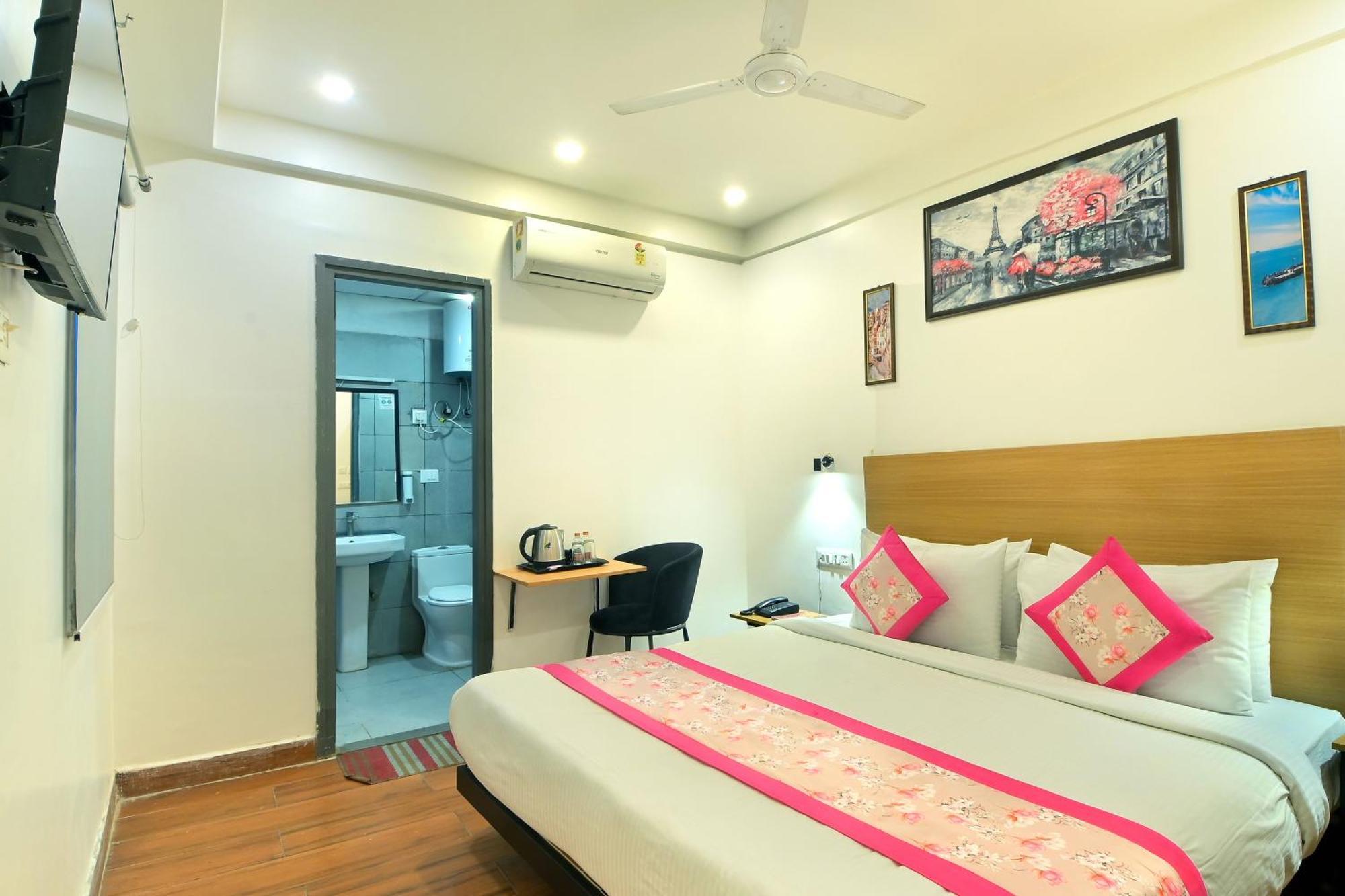 Hotel Red York By Byob Hotels Noida Esterno foto