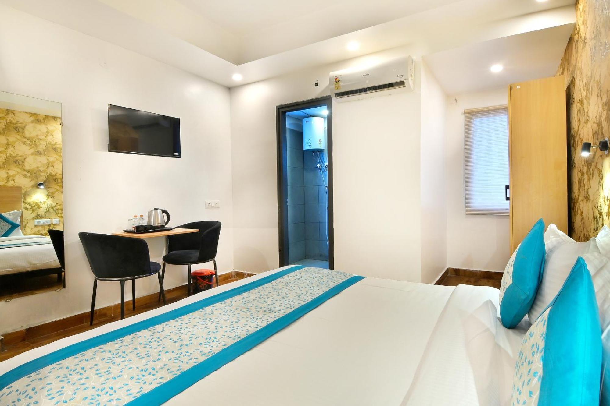 Hotel Red York By Byob Hotels Noida Esterno foto