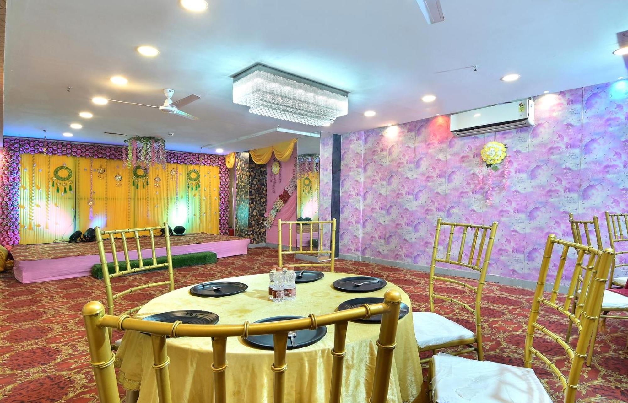 Hotel Red York By Byob Hotels Noida Esterno foto