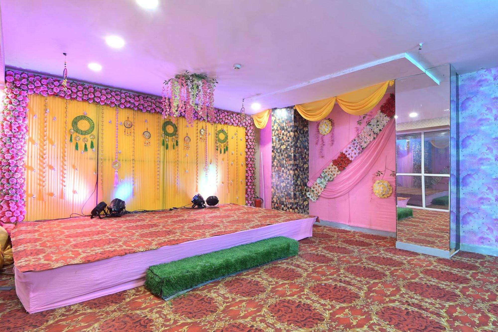 Hotel Red York By Byob Hotels Noida Esterno foto