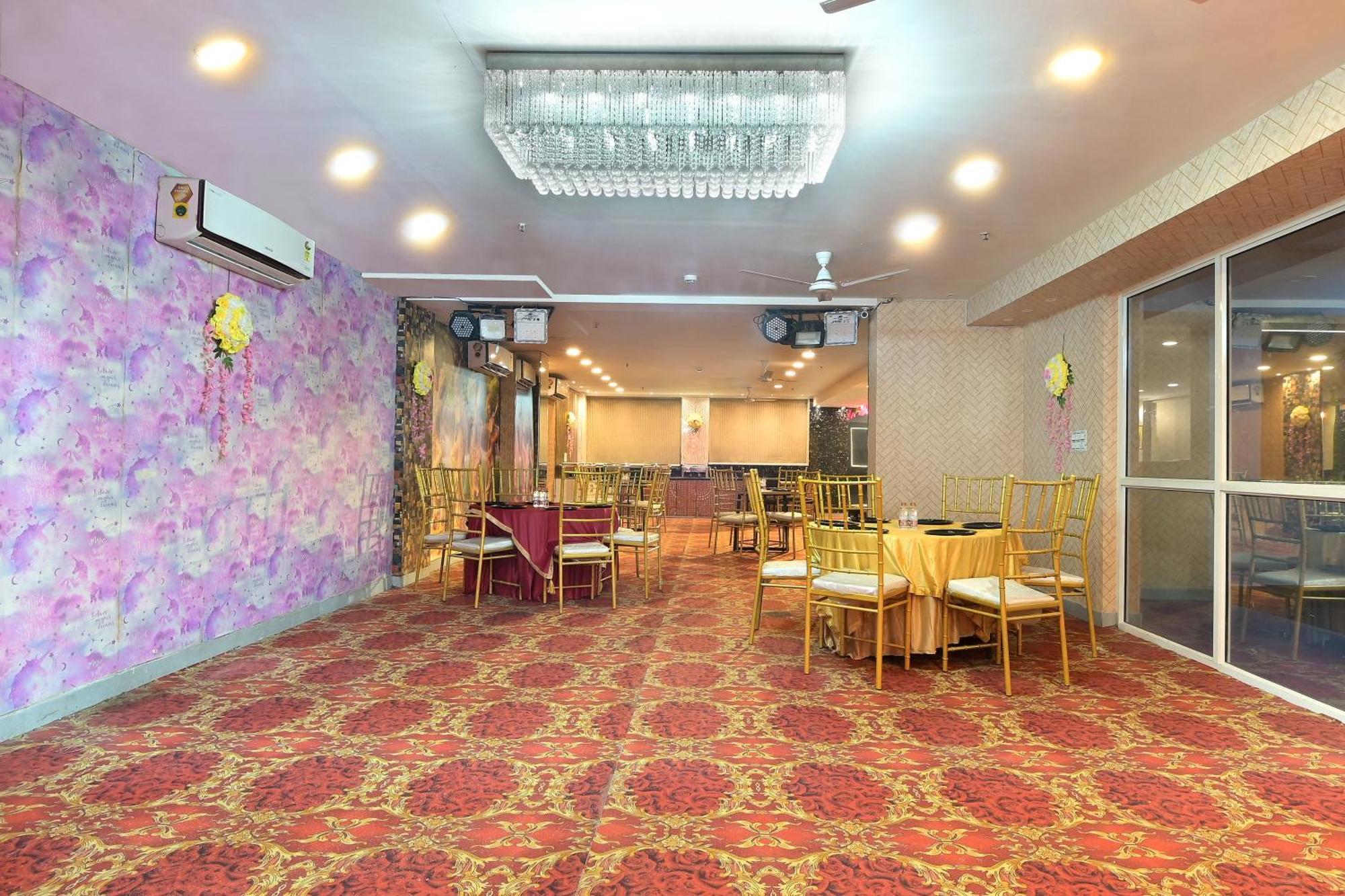 Hotel Red York By Byob Hotels Noida Esterno foto