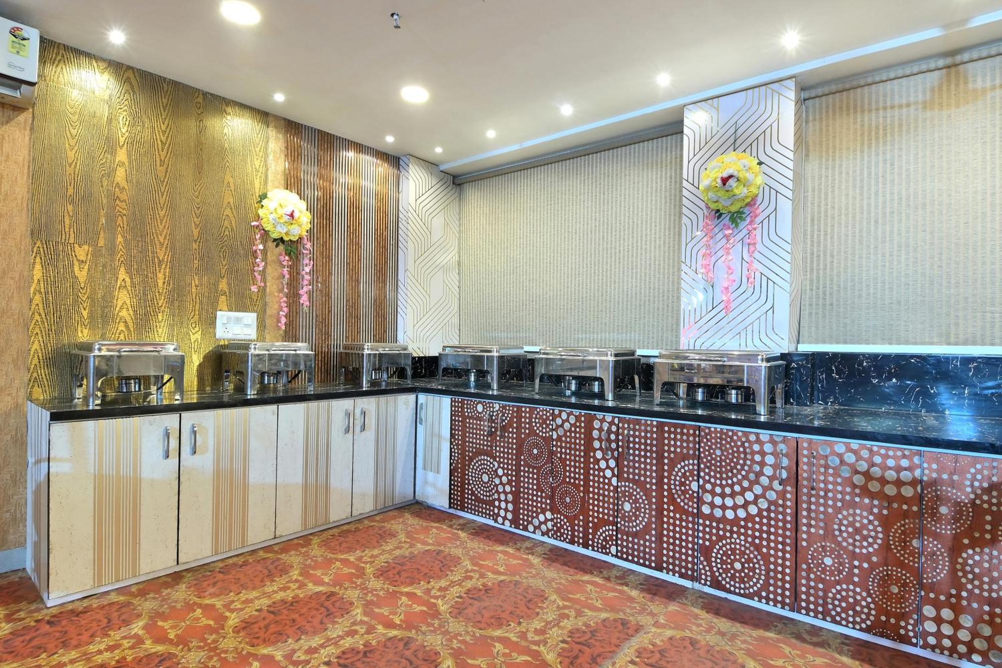 Hotel Red York By Byob Hotels Noida Esterno foto