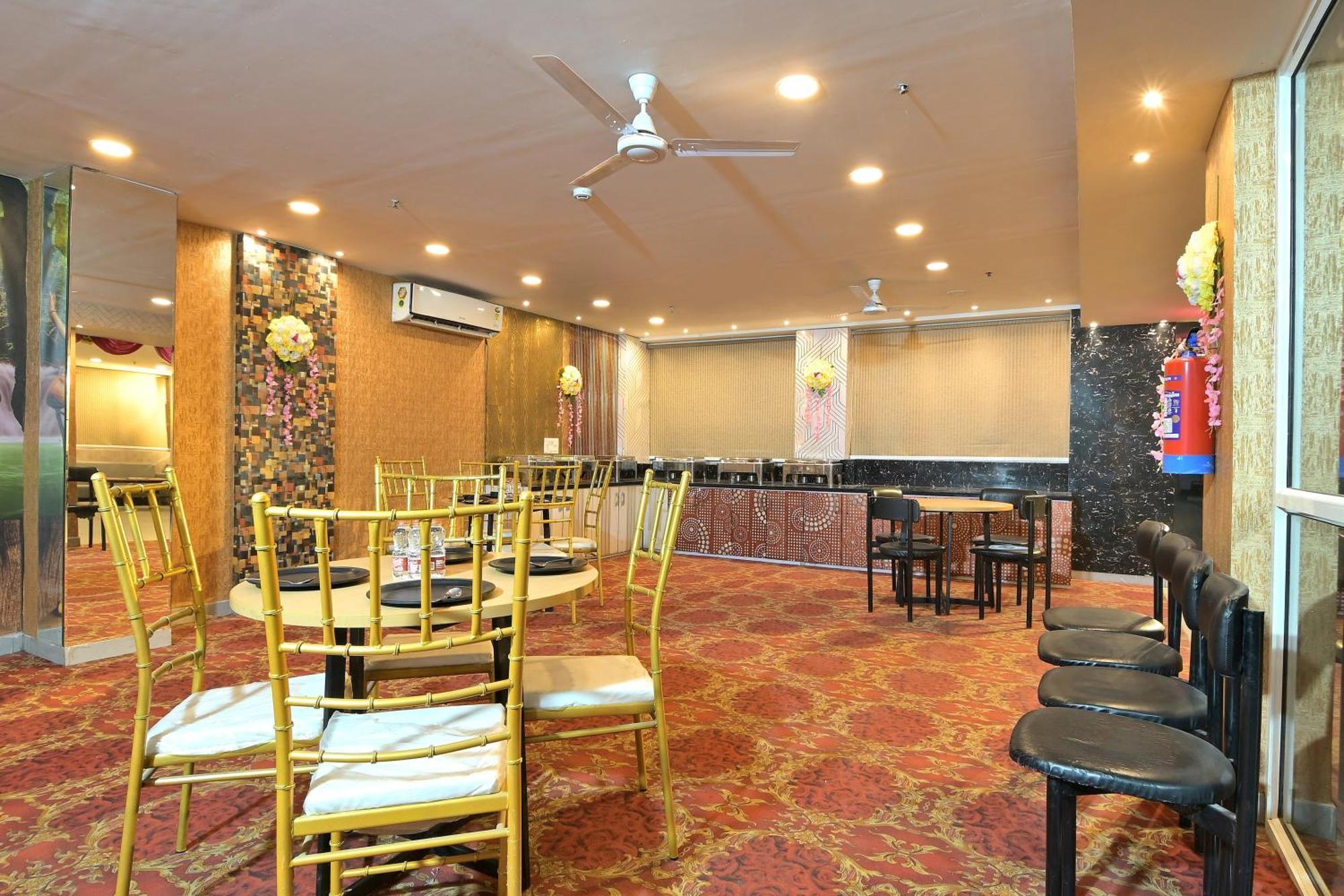 Hotel Red York By Byob Hotels Noida Esterno foto
