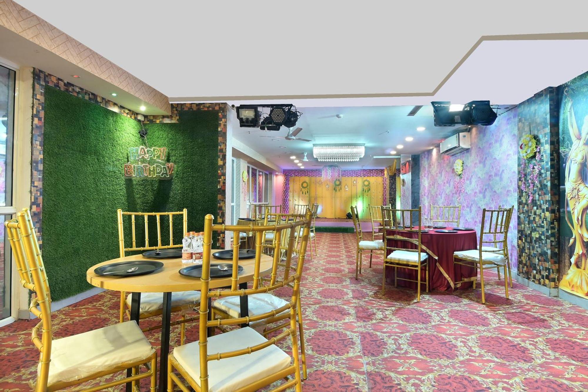 Hotel Red York By Byob Hotels Noida Esterno foto