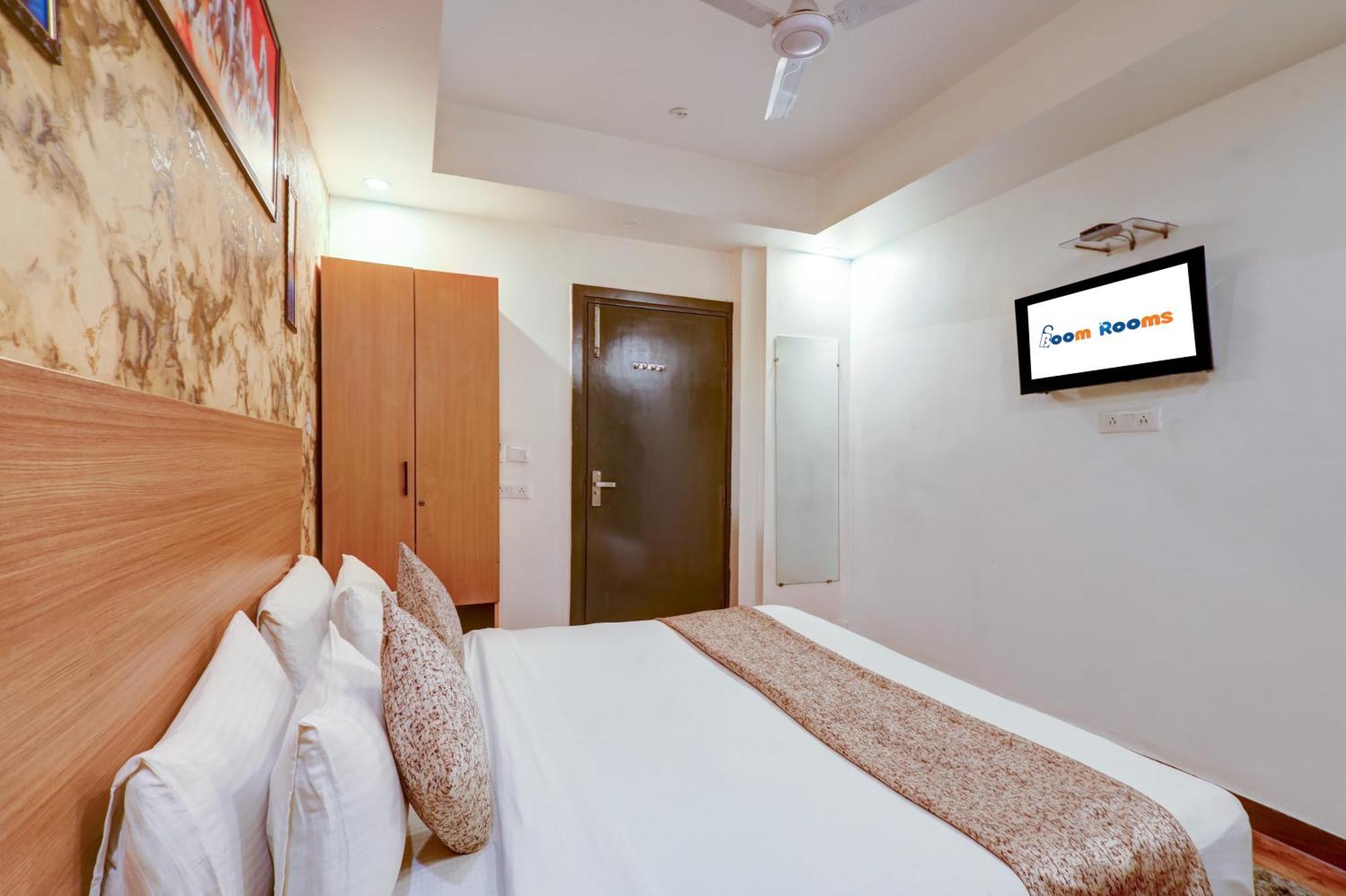 Hotel Red York By Byob Hotels Noida Esterno foto