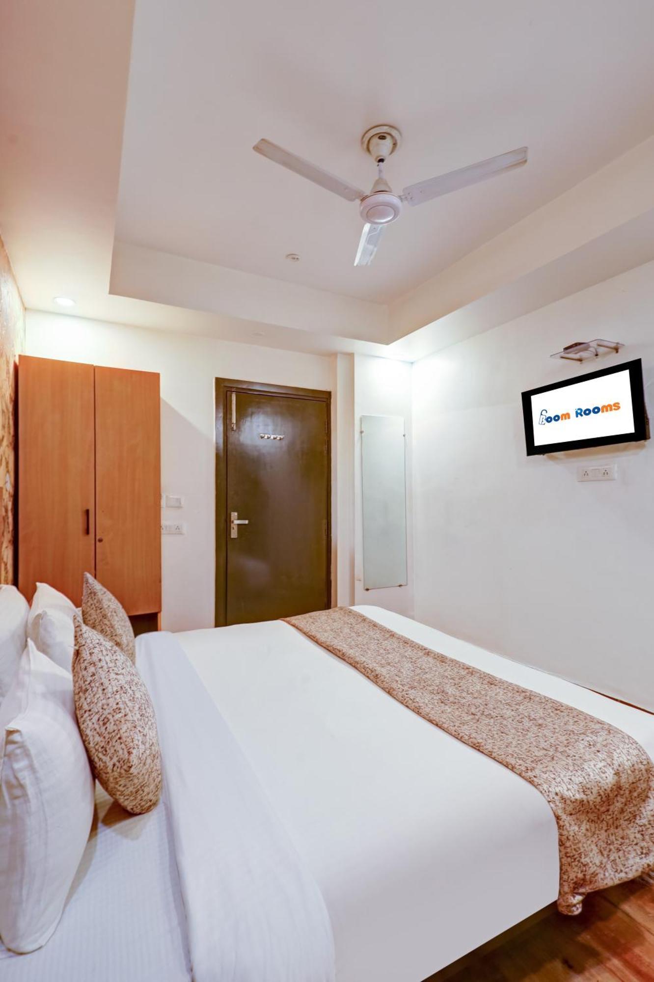 Hotel Red York By Byob Hotels Noida Esterno foto