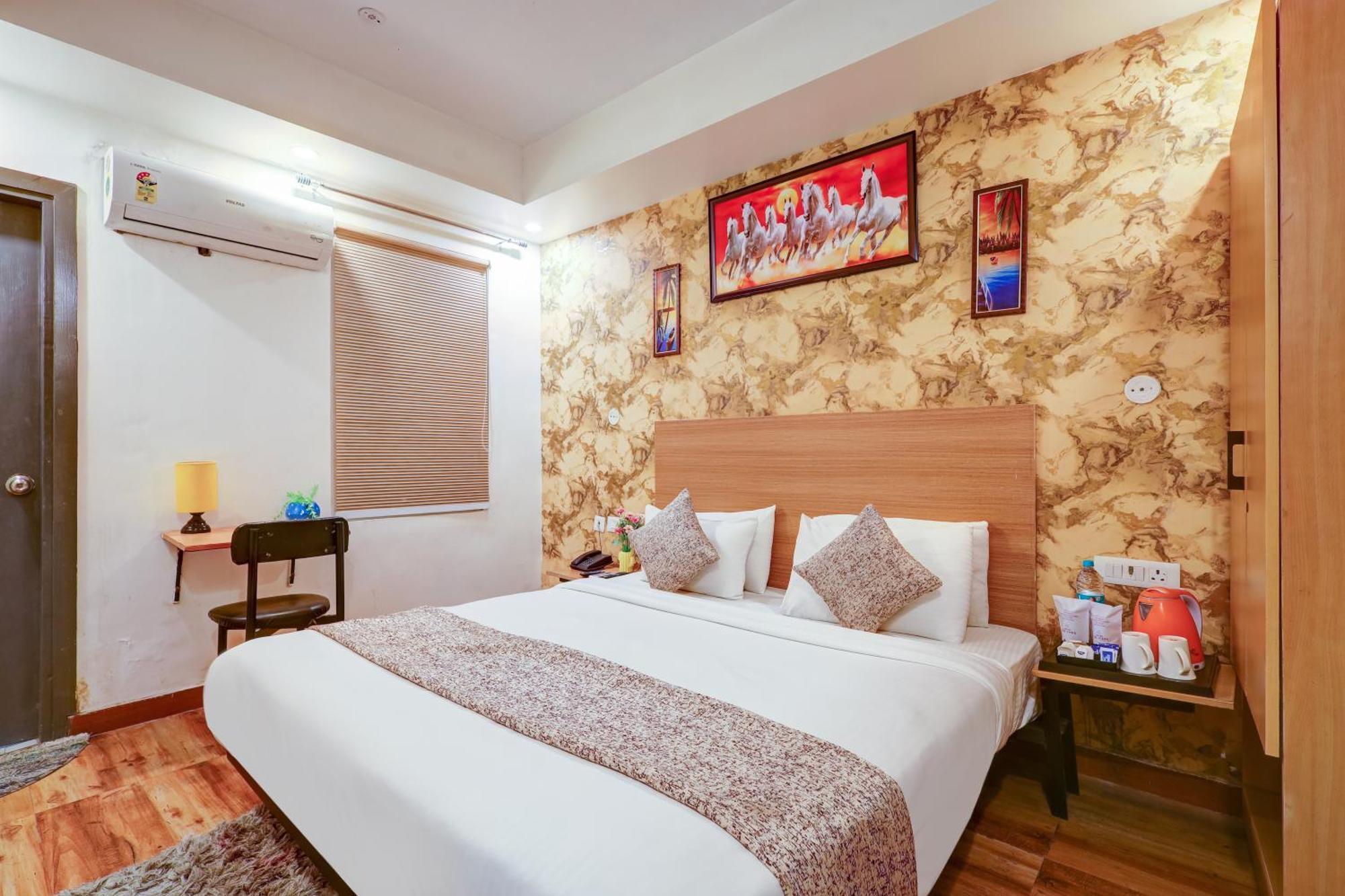Hotel Red York By Byob Hotels Noida Esterno foto