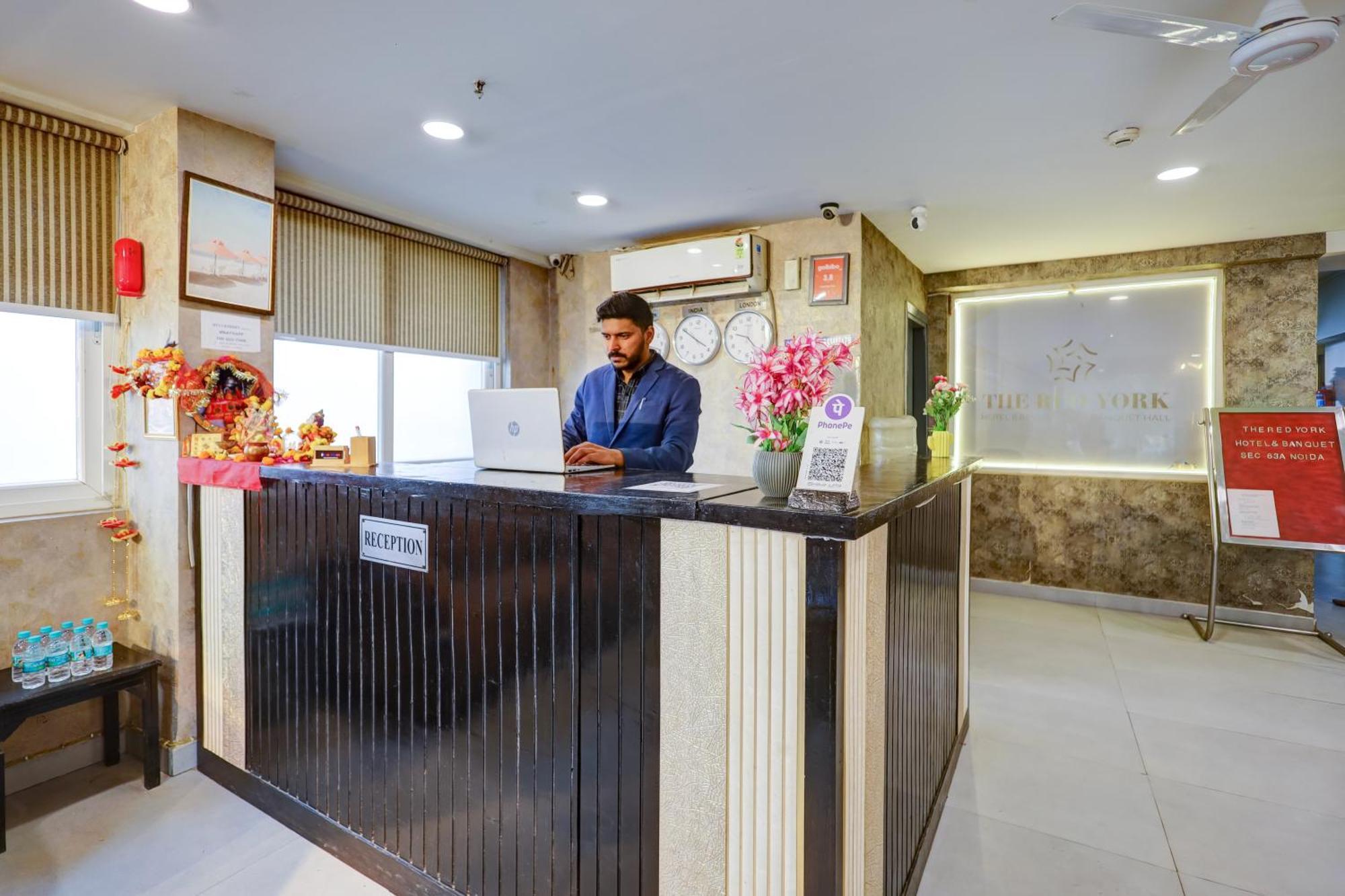 Hotel Red York By Byob Hotels Noida Esterno foto
