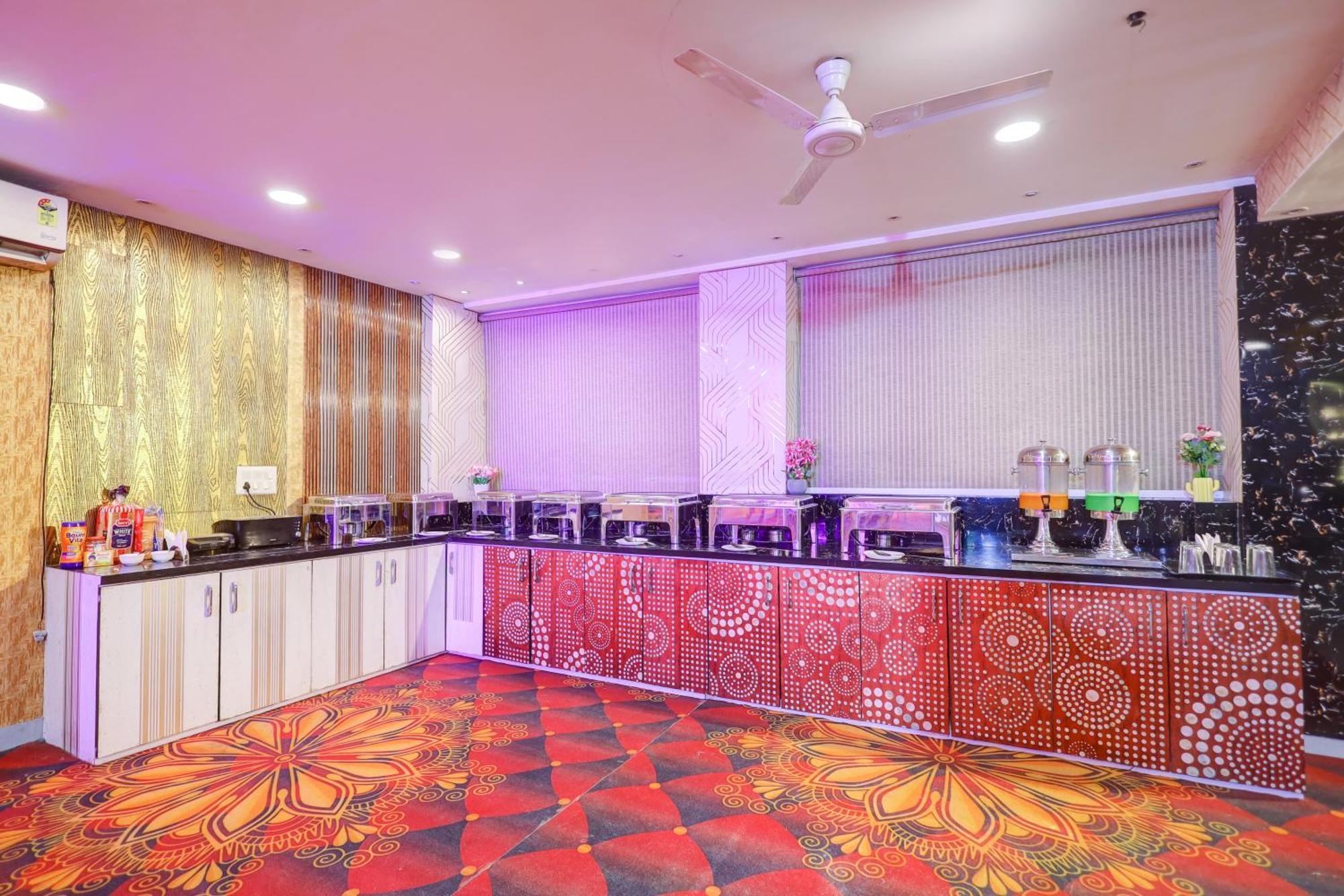 Hotel Red York By Byob Hotels Noida Esterno foto