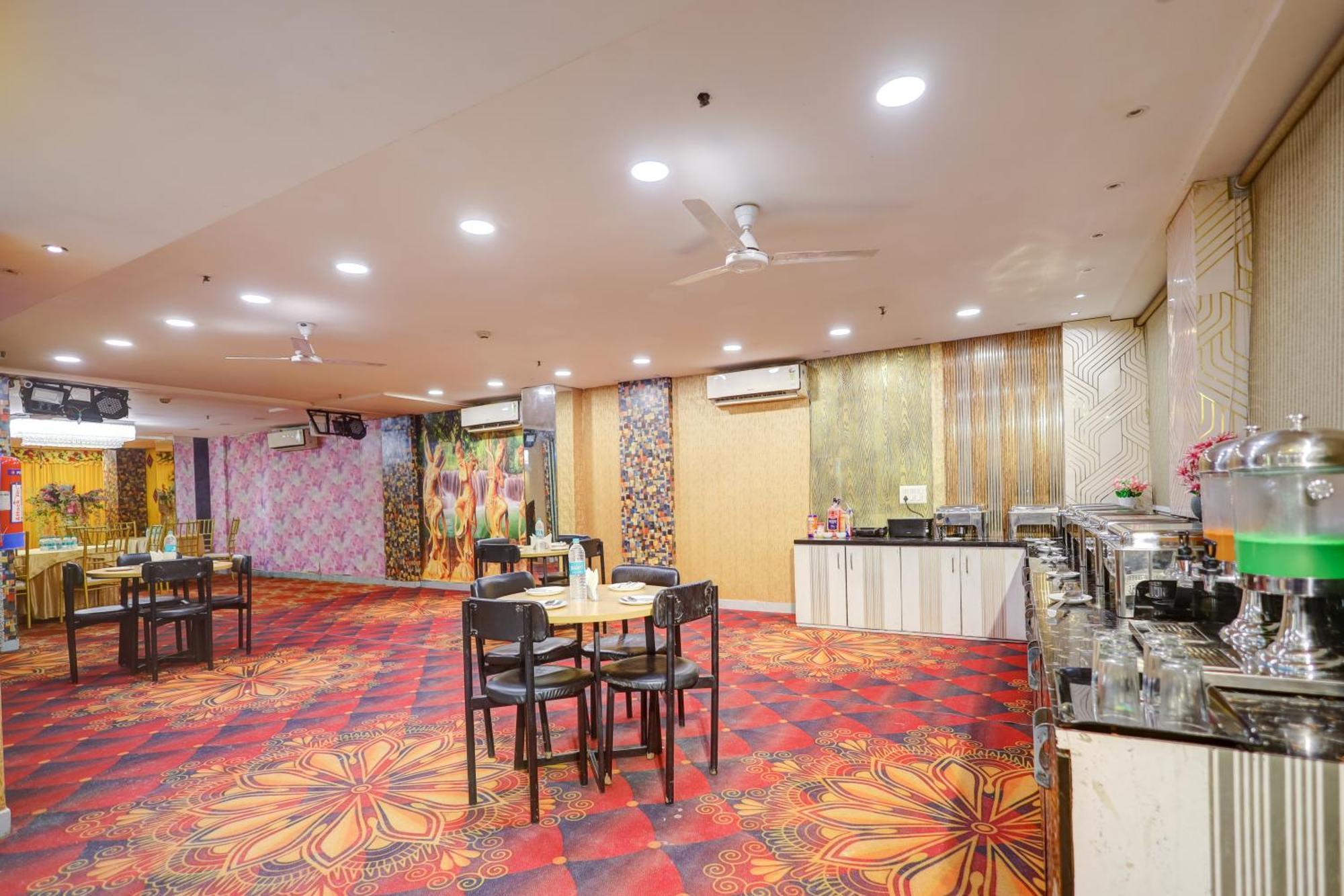 Hotel Red York By Byob Hotels Noida Esterno foto