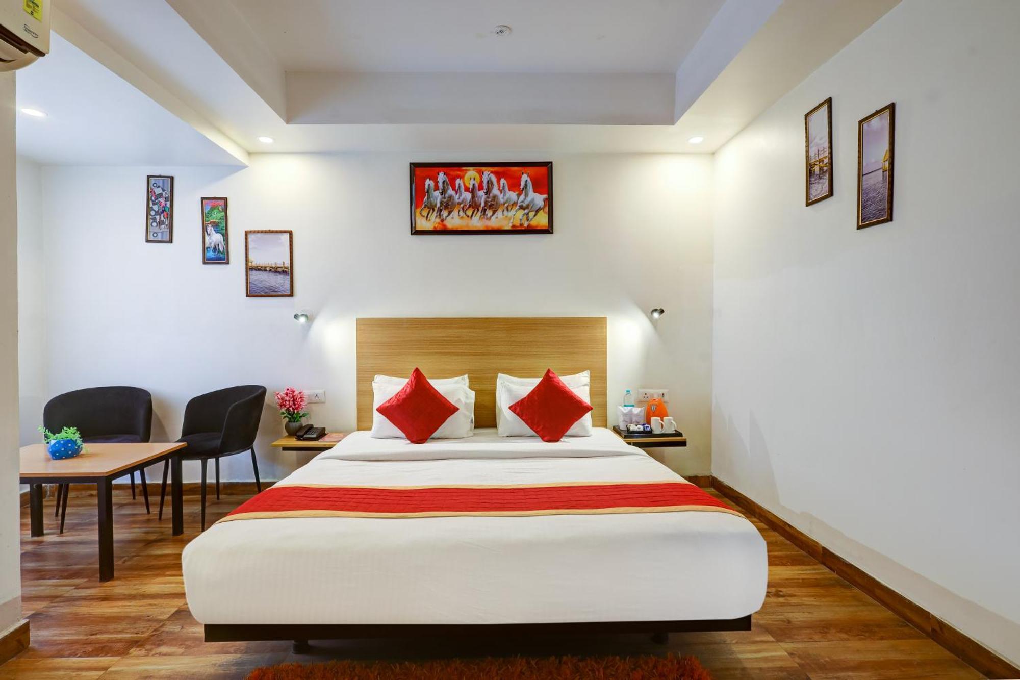 Hotel Red York By Byob Hotels Noida Esterno foto