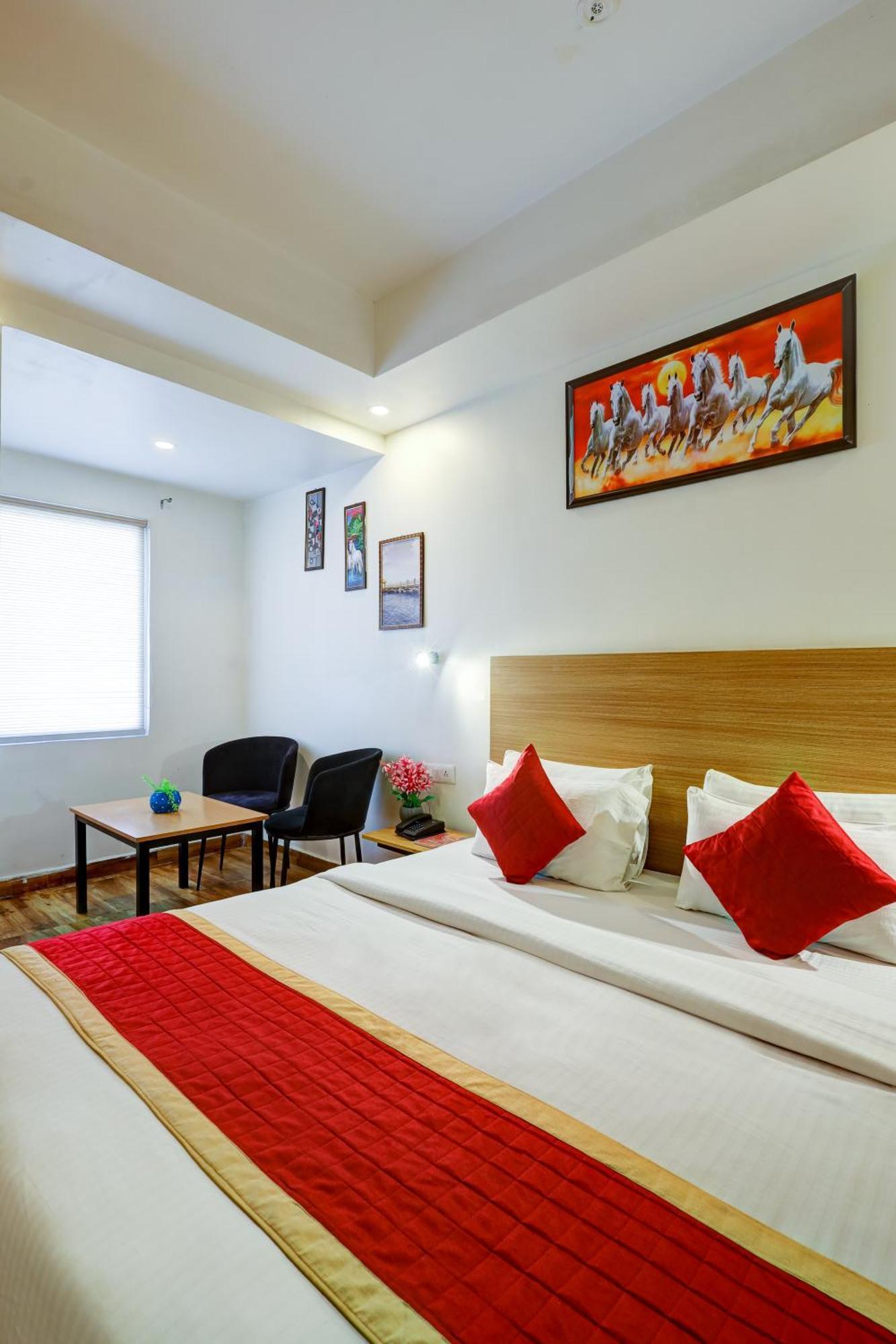 Hotel Red York By Byob Hotels Noida Esterno foto