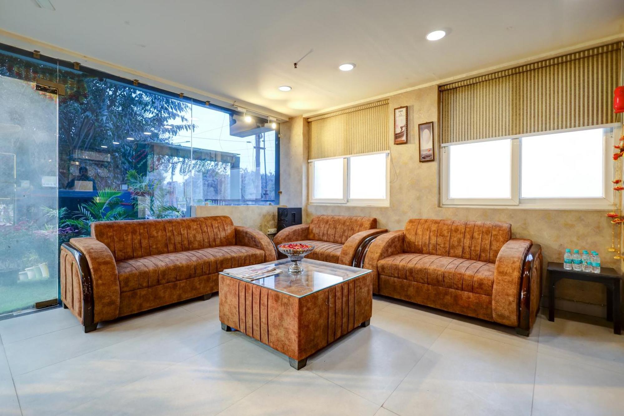 Hotel Red York By Byob Hotels Noida Esterno foto