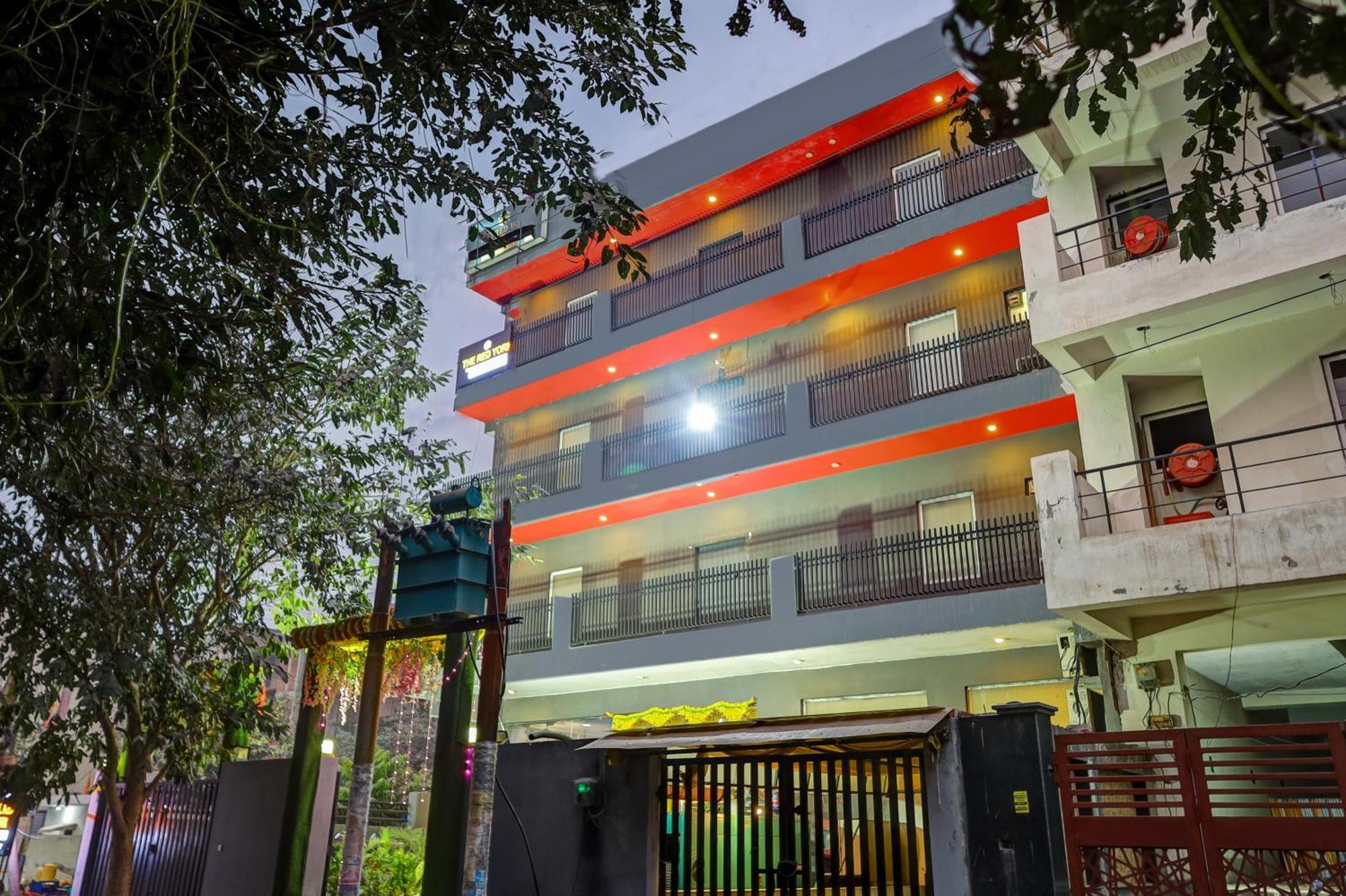 Hotel Red York By Byob Hotels Noida Esterno foto