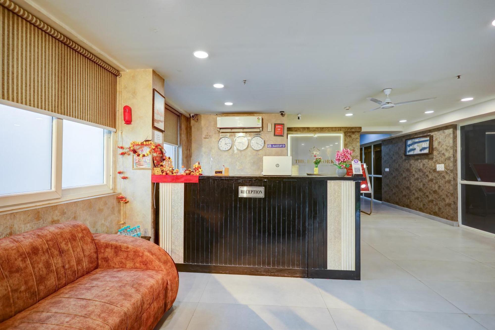 Hotel Red York By Byob Hotels Noida Esterno foto