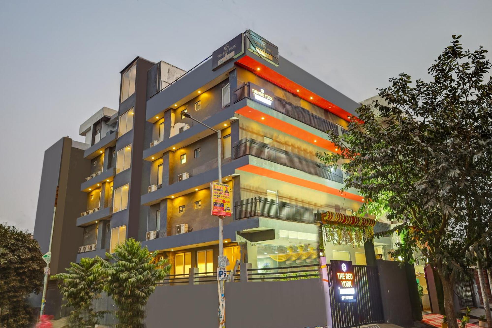 Hotel Red York By Byob Hotels Noida Esterno foto