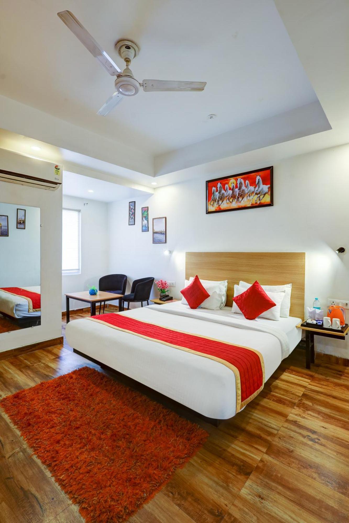 Hotel Red York By Byob Hotels Noida Esterno foto