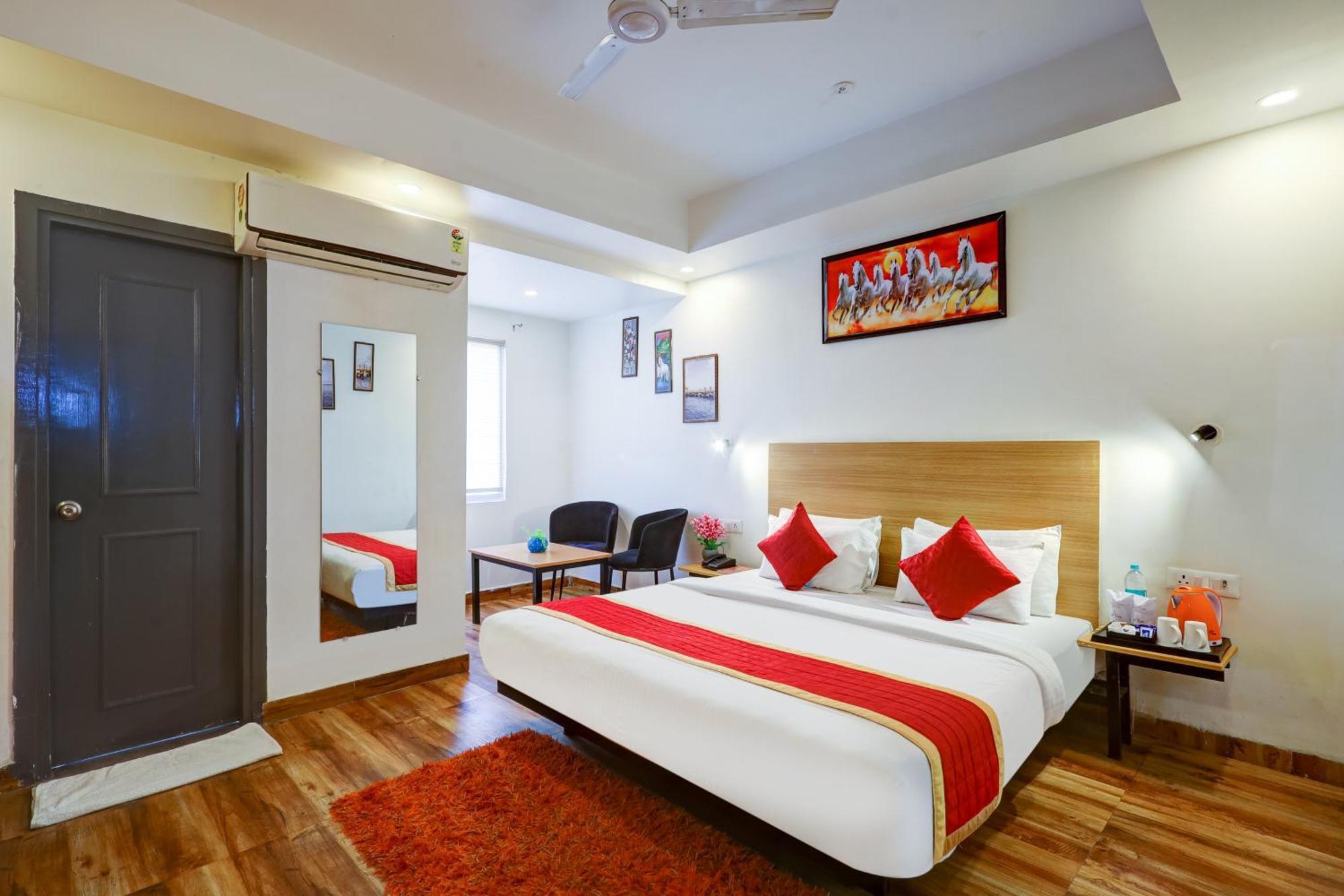 Hotel Red York By Byob Hotels Noida Esterno foto