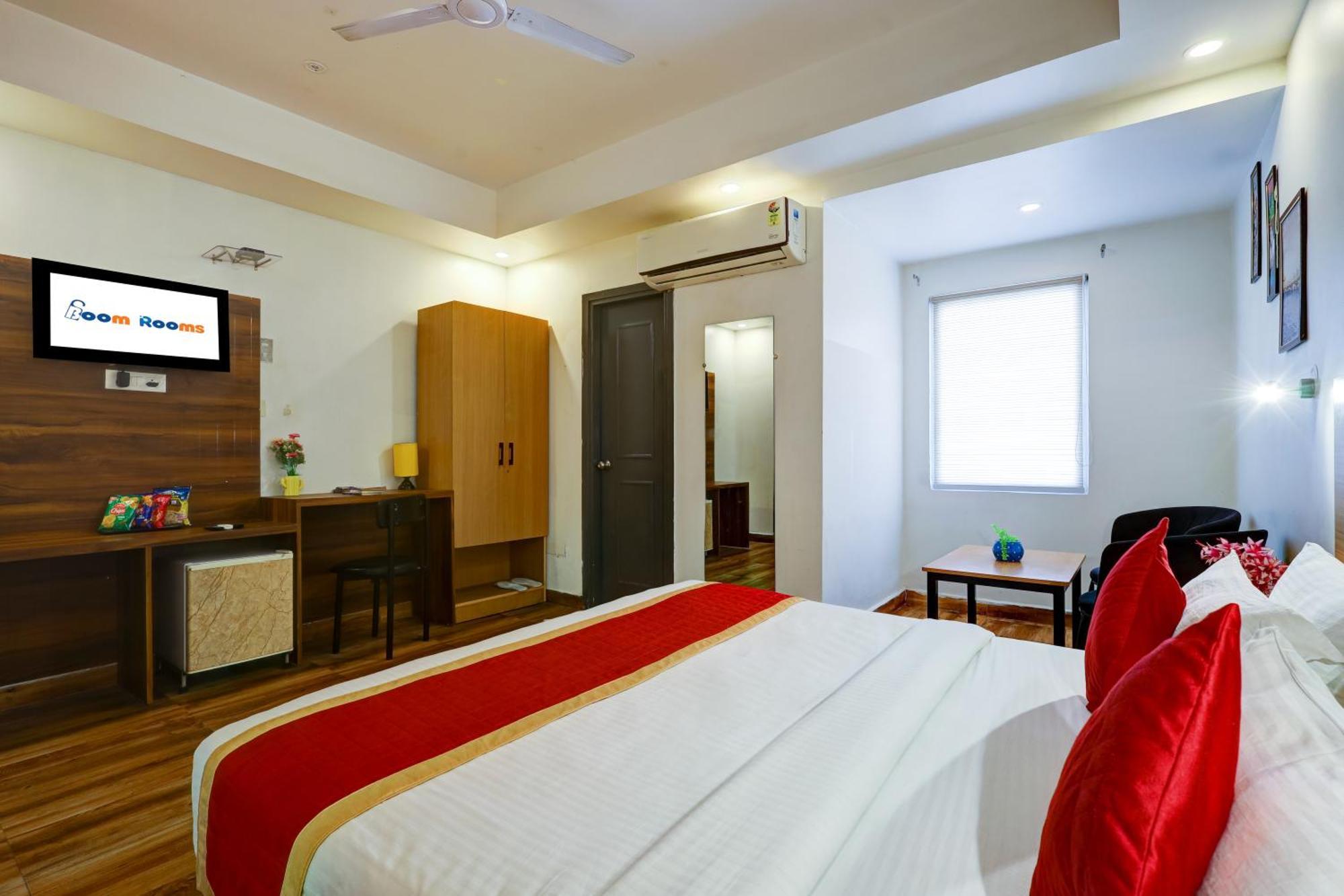 Hotel Red York By Byob Hotels Noida Esterno foto